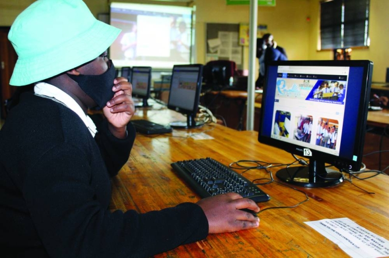 Students logging on eThuto softwares PIC: LESEDI MKHUTSHWA