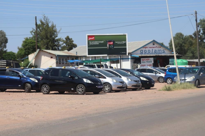 PIC Daileynews : Taxis lines up in Molepolole