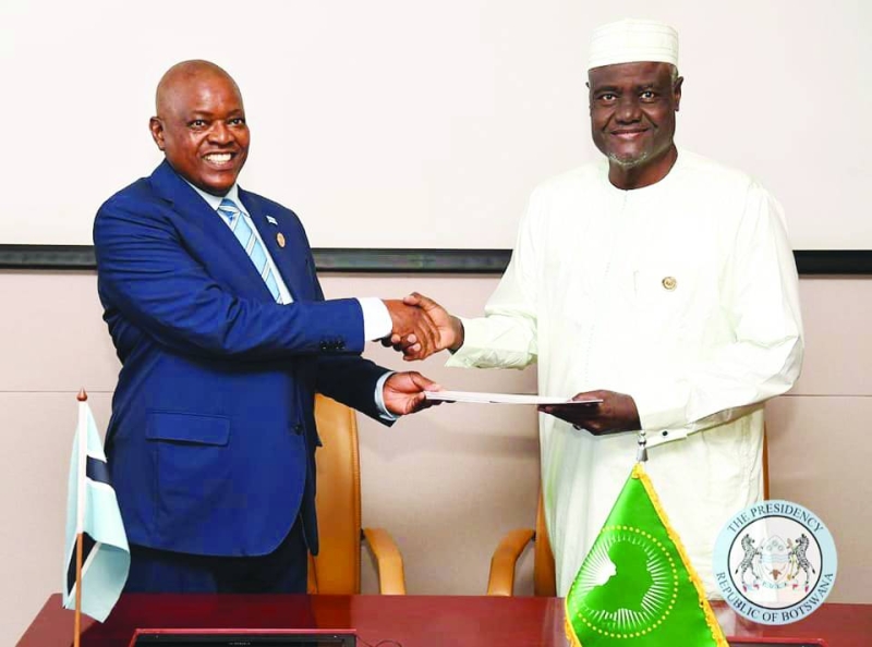 President Masisi handed over the instruments of the AfCFTA ratification to AU chair, Moussa Faki Mahamat. PIC: BW PRESIDENCY (FACEBOOK)