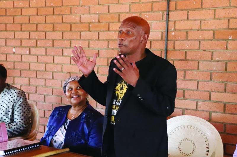 Kgosi Tsimane speaking at Ramotswa kgotla meeting PIC: MORERI SEJAKGOMO
