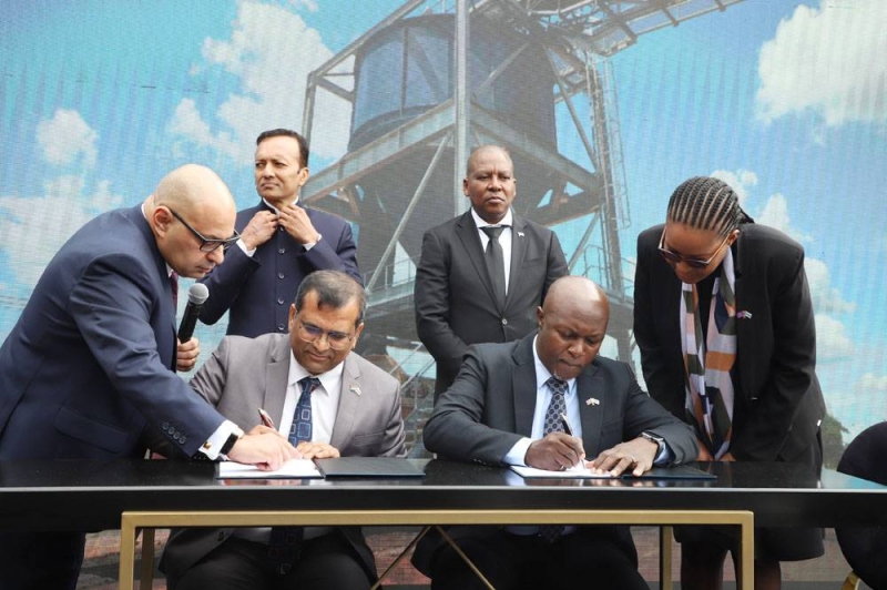 Pen to paper: Jindal Africa country director, Neeraj Saxena and Kgoboko sign the 300MW PPA PIC: MORERI SEJAKGOMO