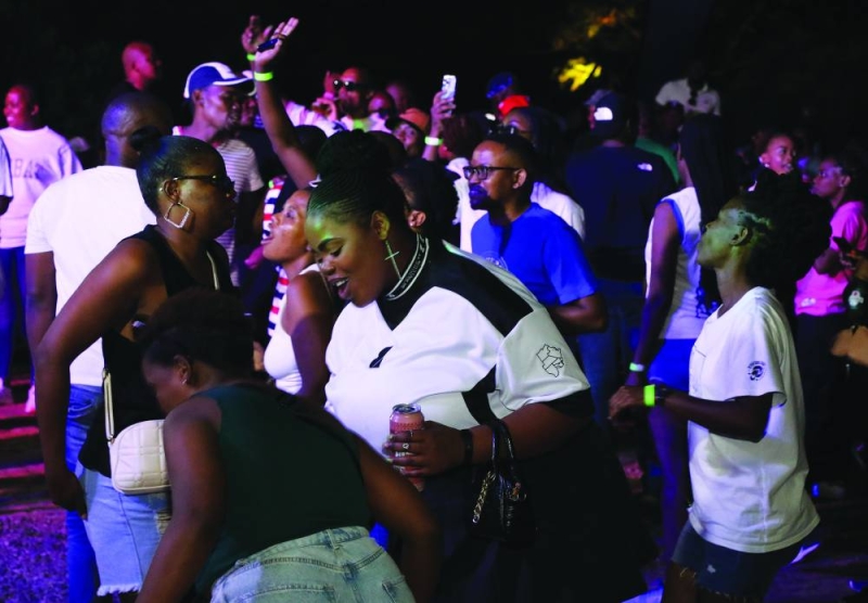 Patrons enjoy chilled vibes at No Half Time Party - Vimarsana News