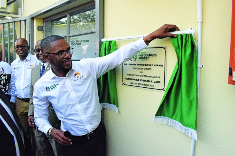 Karabo Gare officially openning the new national horticultural market. PIC PHATSIMO KAPENG