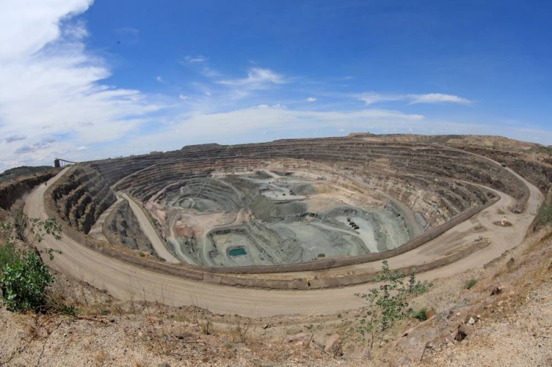 Slowing down: Debswana cut back production at Orapa and Jwaneng to restore demand in the midstream and retail ends of the market PIC. THALEFANG CHARLES
