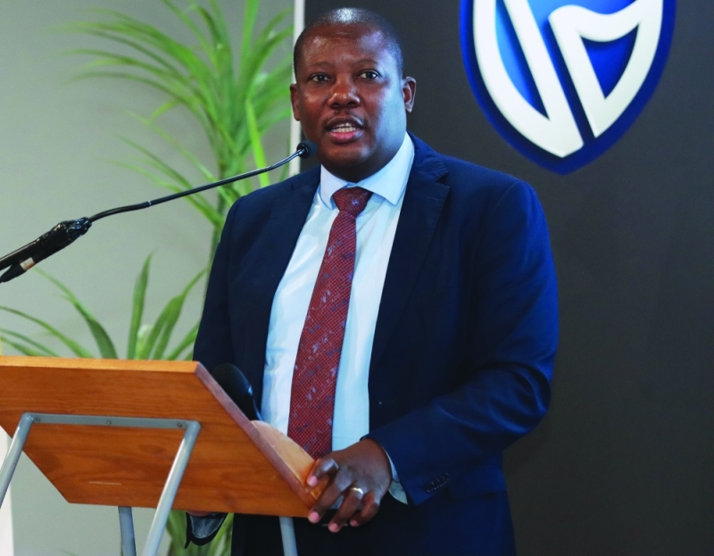 dsip mengengabe SDINGO NGOBESE SHARES HIS EXPERIENCE AS A THESPIAN & THE IMACT OF SCANDAL Reed Students, Dr. Dungee Convene