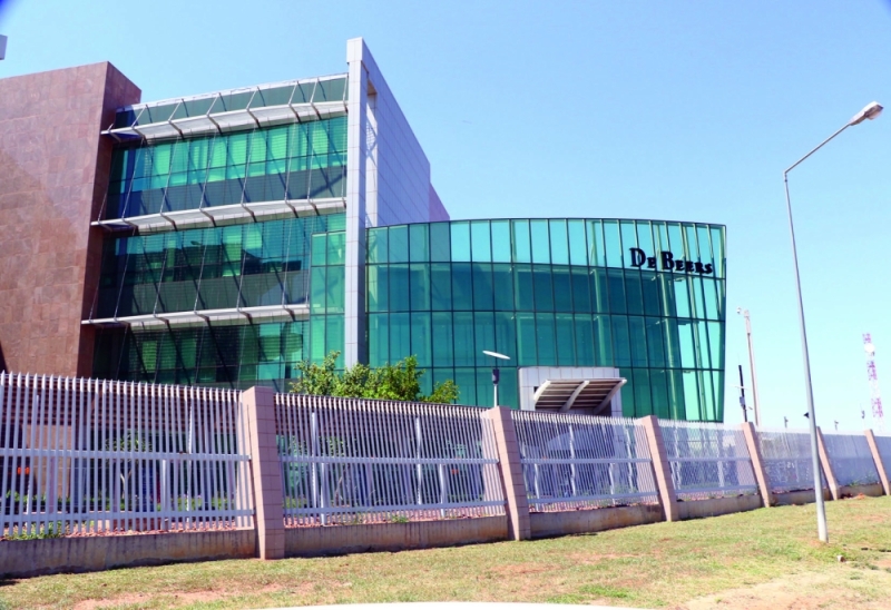 Namibia throws hat into De Beers ring