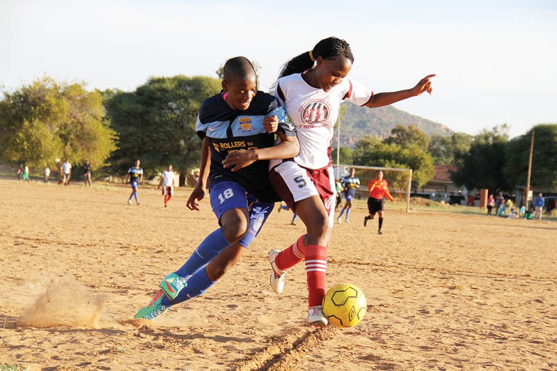 Township Rollers' Kagiso Ramogeriba battling with Kanye Swallows's Tlamelo Motlhale. PIC: MORERI SEJAKGOMO