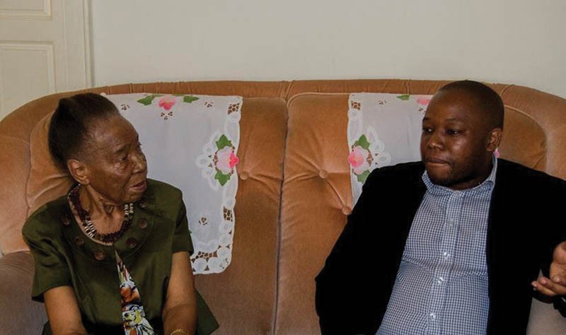 Icon: Chipepe and Mouwane discussing the award