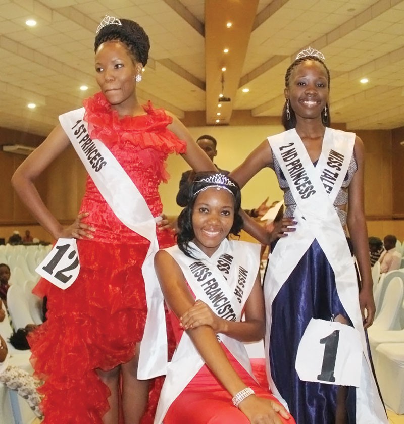 Miss Francistown Pearl Ojahile and the two princesses . PIC: CHRISTINAH MOTLHABANE