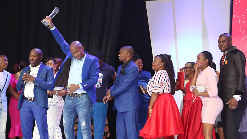 (ACI) praise and worship team show appreciation to gospel legends