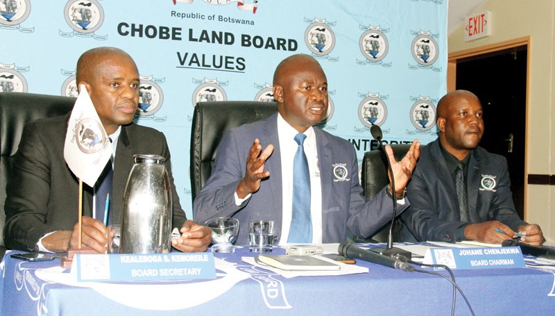 Chenjekwa (centre) briefs the media in Francistown PIC: KEOAGILE BONANG