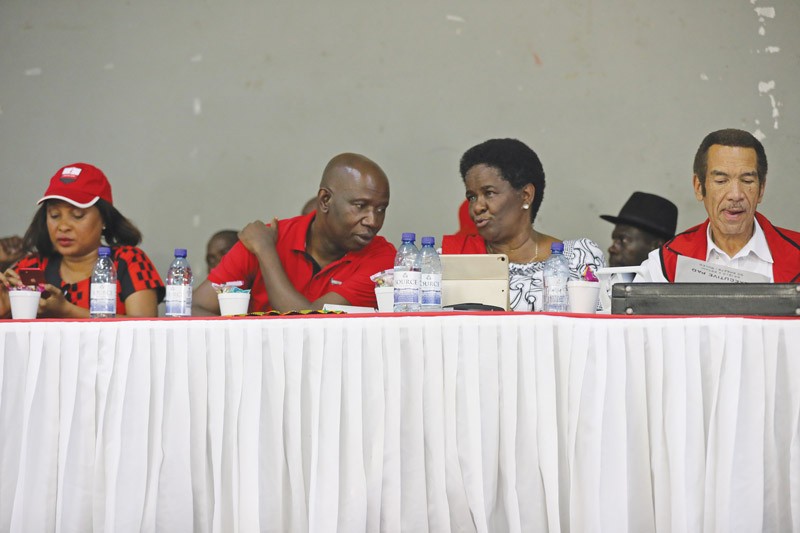 Khama with Venson-Moitoi, Guma and Panzirah-Matshome PIC: THALEFANG CHARLES