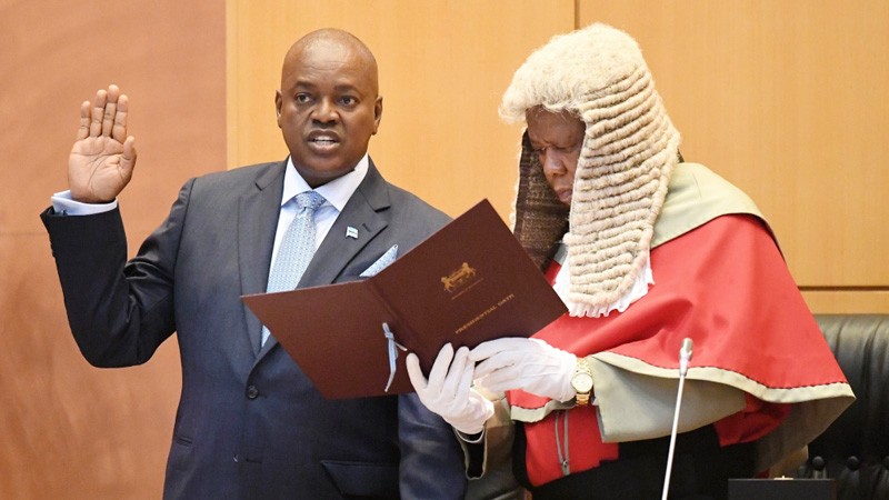 Masisi taking an oath of office