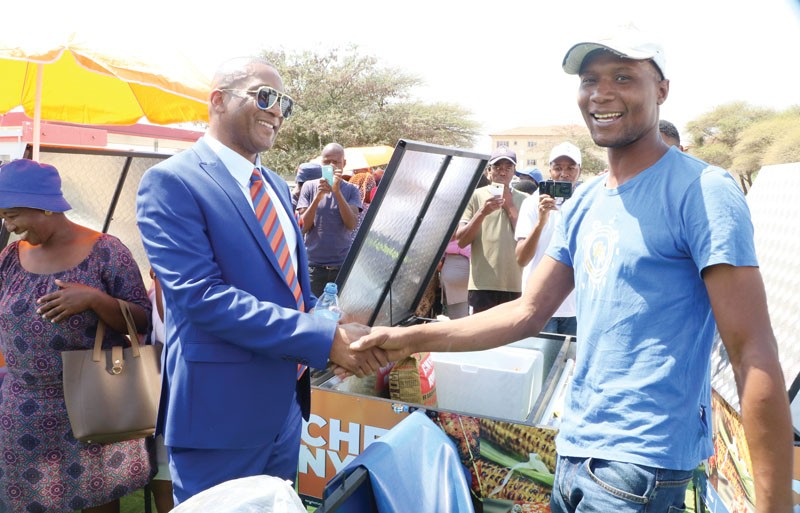 Duma Boko donating mobile tuckshop to one of beneficiaries. PIC: MORERI SEJAKGOMO